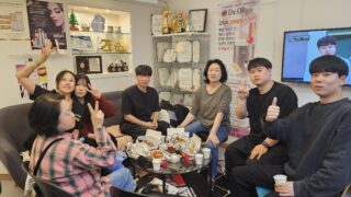 어른들 기습 방문
